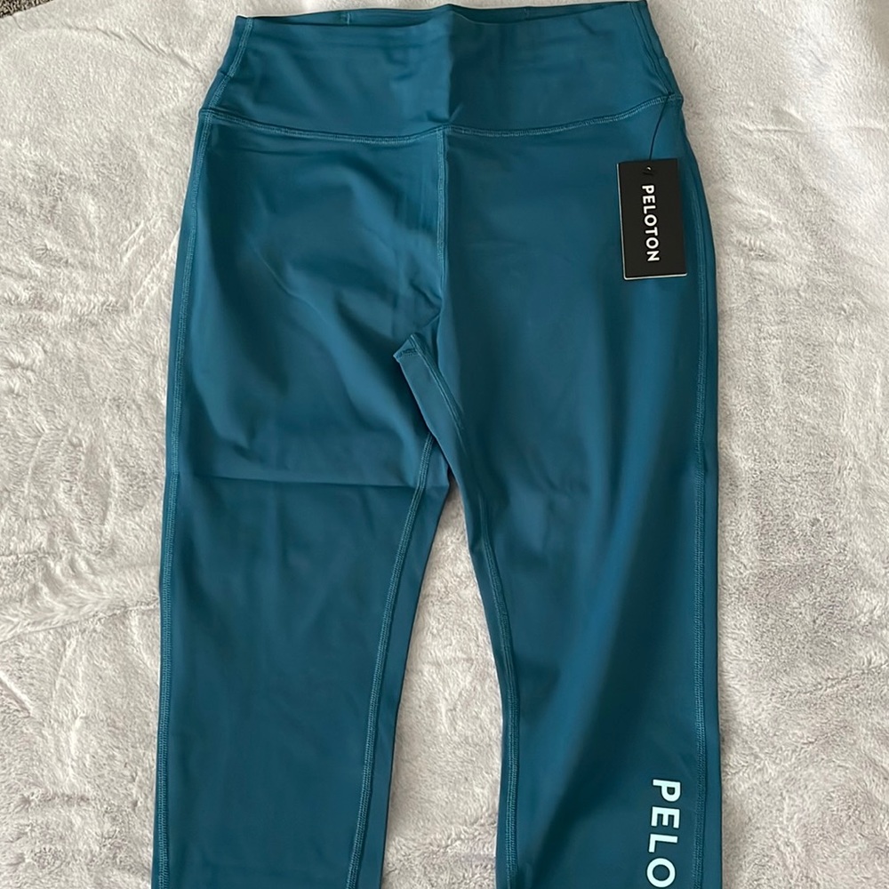 Peloton essential Capri leggings